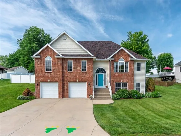 5102 Brookhaven Dr, Saint Joseph, MO 64507