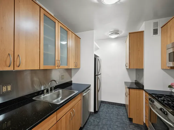 333 East 69th Street image 9 of 12