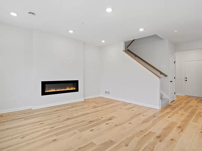 13621 Busch Ln — Photo 7