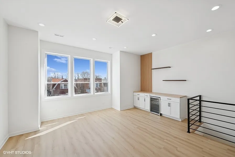 1056 N Central Park Ave #2
