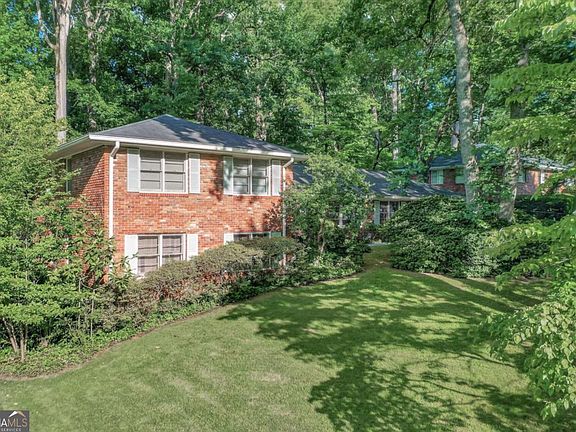3rd image of 6885 Heathfield Dr