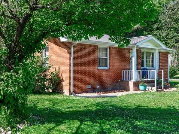 104 E Ward St, Centerville, TN 37033