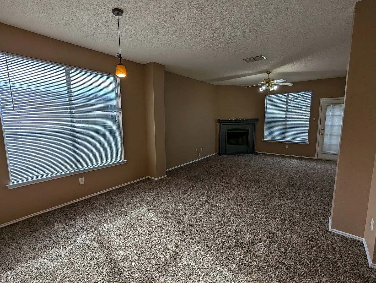 3 Bedroom Home in West Fort Worth — Photo 3