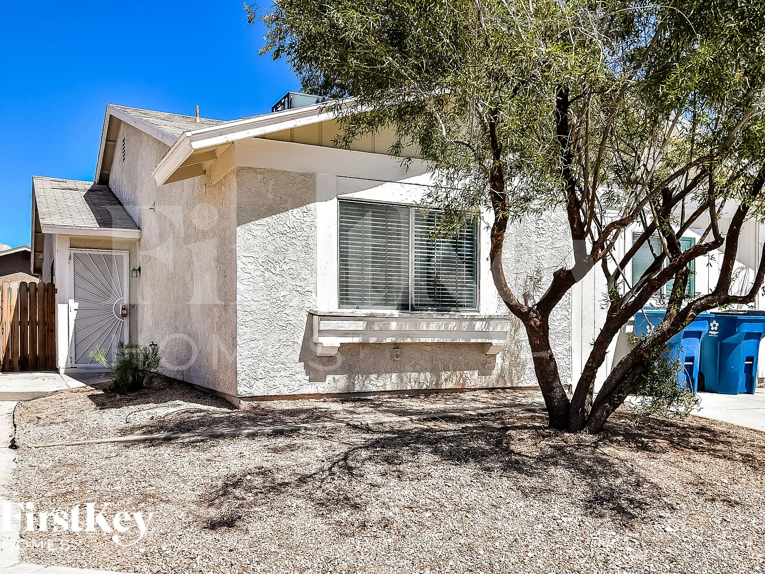 3 bed, 2.0 bath, 1472 sqft, $2,070 — Photo 2