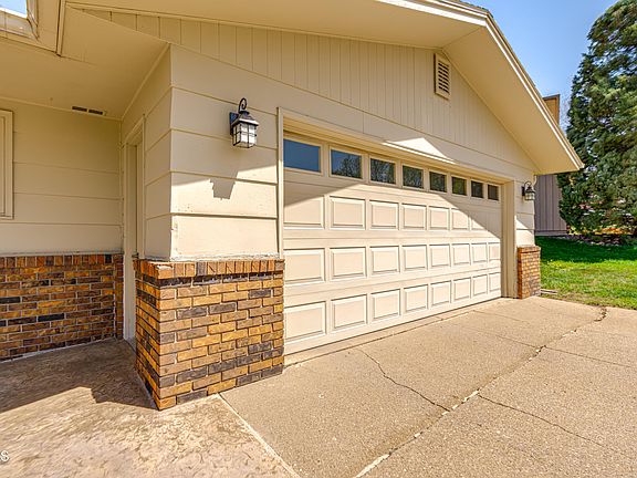5th image of 208 Redstone Dr