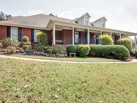 3rd image of 2223 Fox Hill Dr