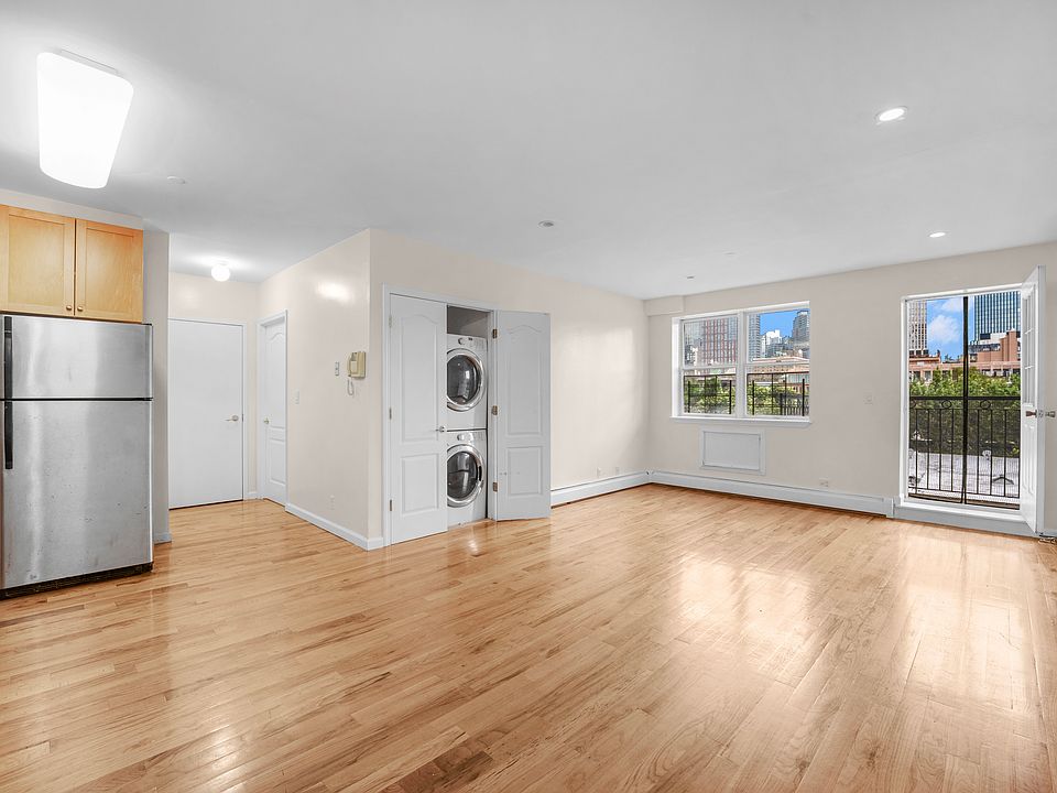 1st image of 567 Warren St #606