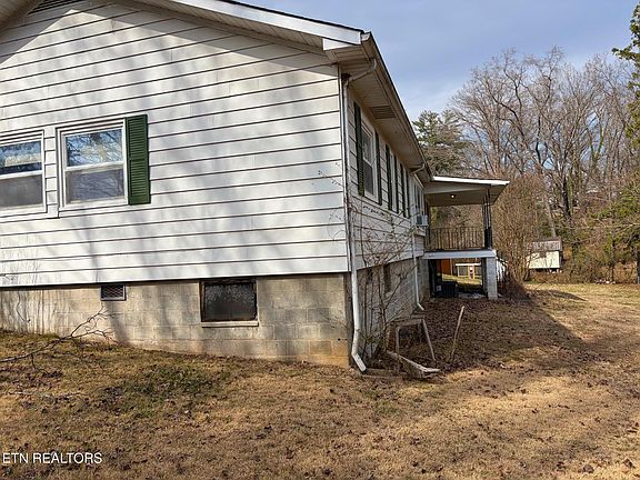 4th image of 102 Underwood Rd