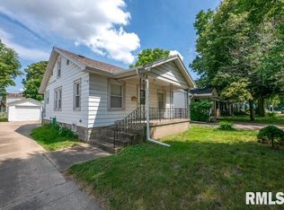 1306 S 5th St, Pekin, IL 61554