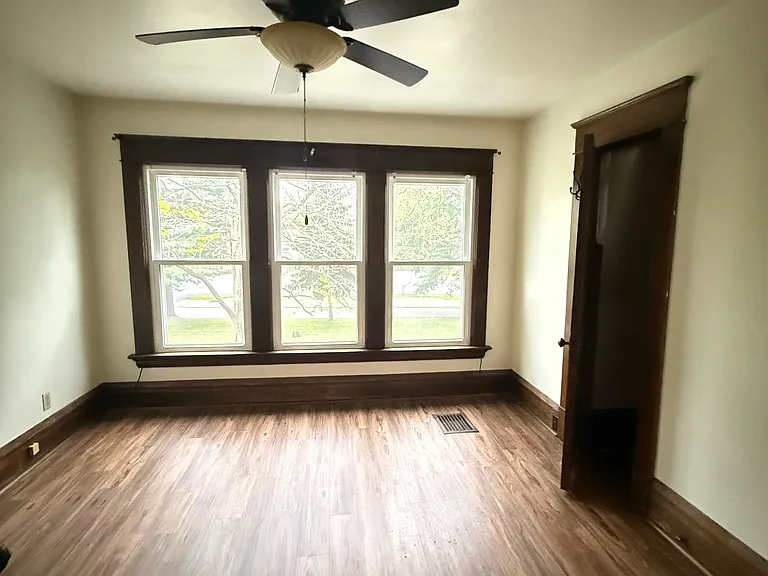 333 Laurel Blvd — Photo 9