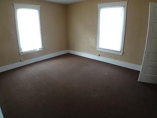 5th image of 1141 W 9th St