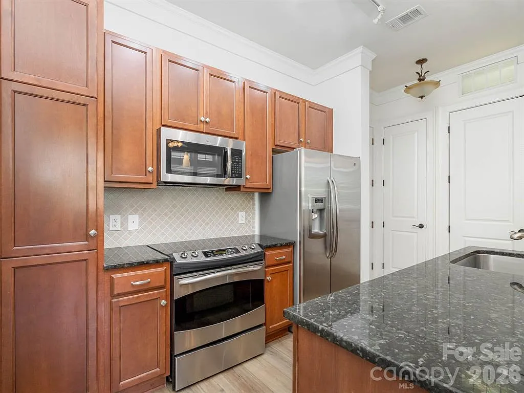 1 bed, 562 sqft, $1,750 — Photo 3