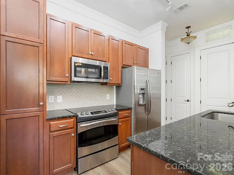 2810 Selwyn Ave #115 — Photo 3