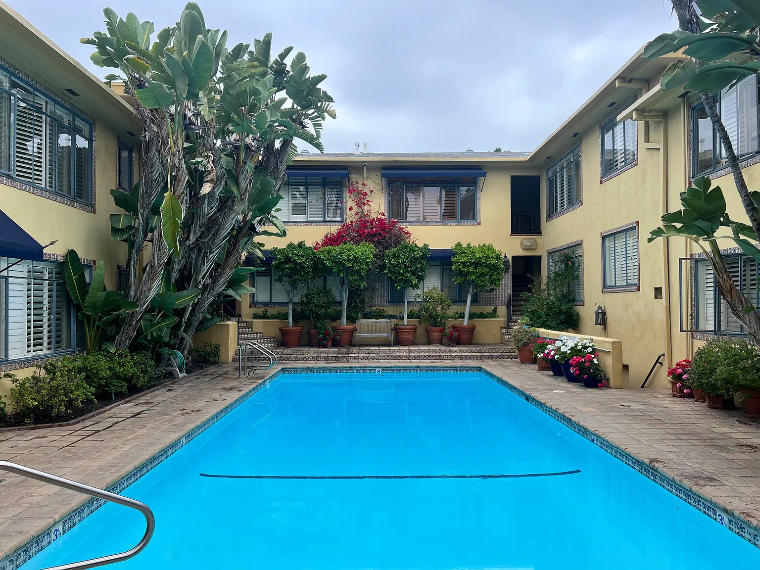 1615 N Laurel Ave — Photo 4