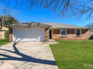 6411 Hidden Springs Dr, Arlington, TX 76001