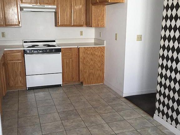 5th image of 2704 9th Ave #B