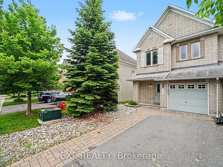 472 Temiskaming Cres — Photo 2