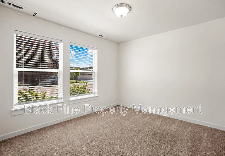 644 Stanley Lake St — Photo 16