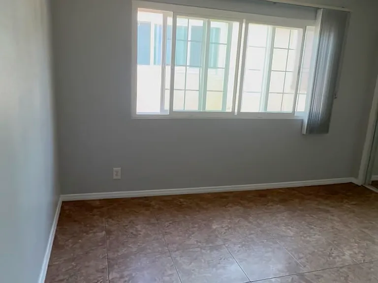 10235 S 10th Ave #4 — Photo 3