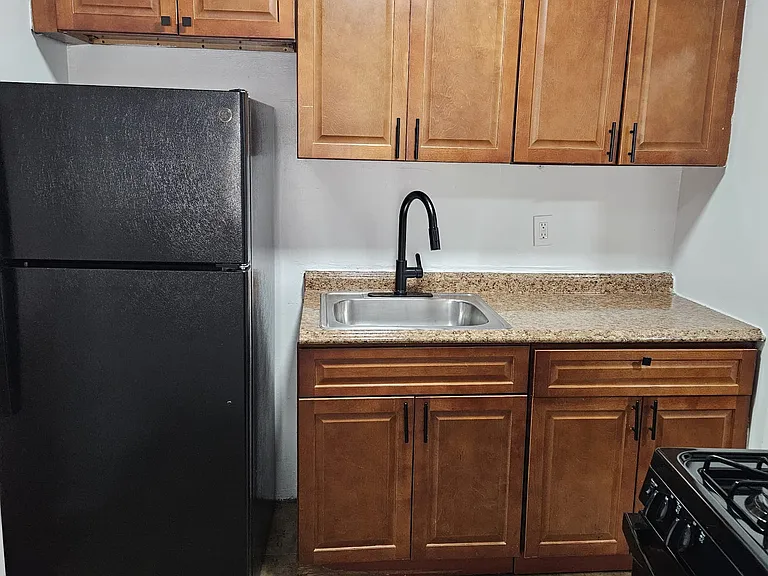 765 Vose Ave #B6 — Photo 11