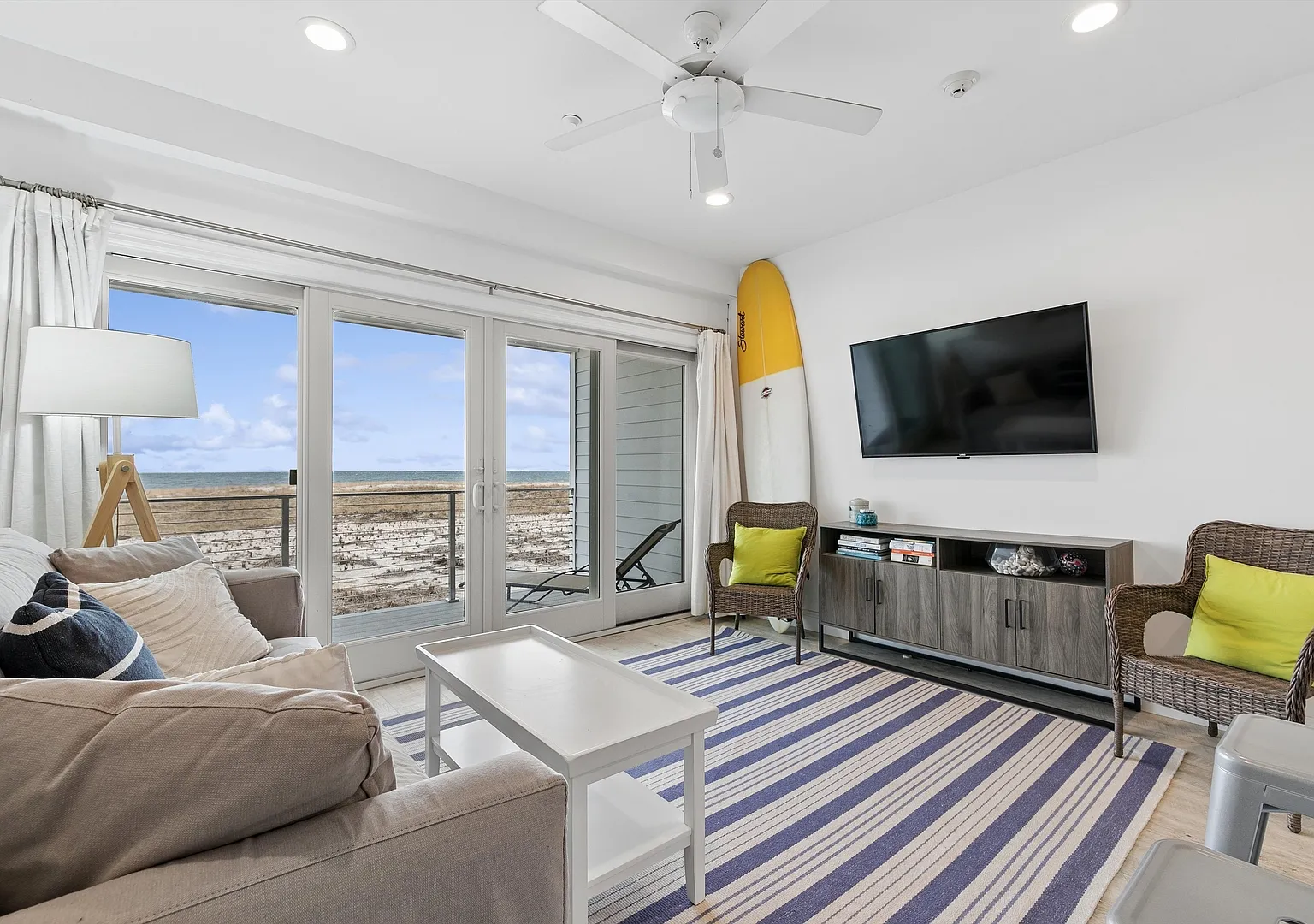 1 bed, 1.0 bath — Photo 2