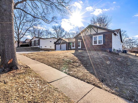 3rd image of 11720 Summerwood Dr