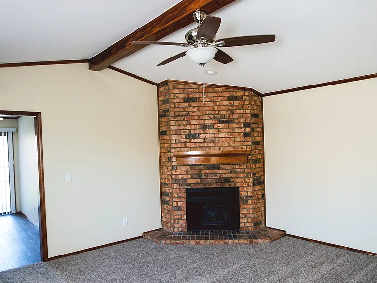 Quail Creek Apartments & Duplexes — Photo 16