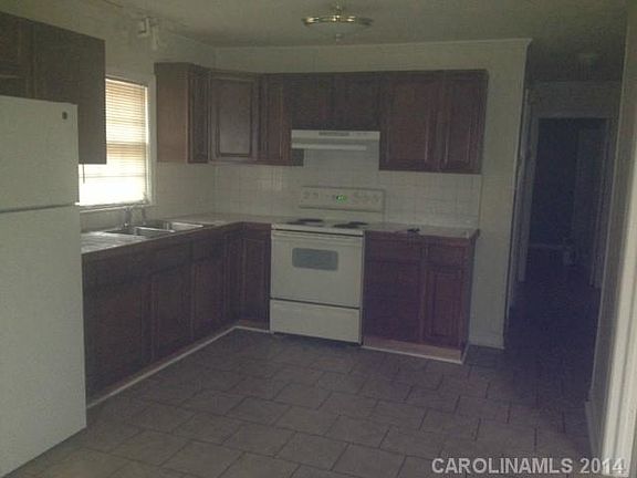 2nd image of 2121 Charlotte Hwy