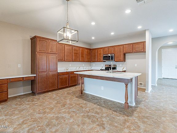 3rd image of 19139 W READE Avenue