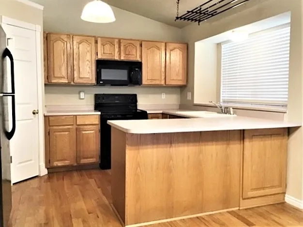 4 bed, 3.0 bath, 1980 sqft, $2,595 — Photo 2