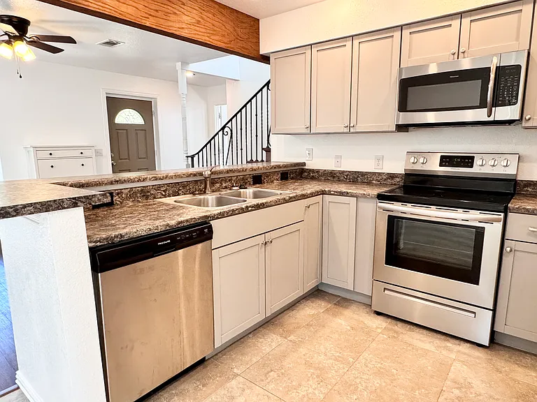 921 Bradleys Bnd — Photo 6