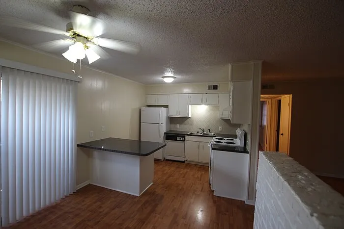 213 Cooper St #20 — Photo 5