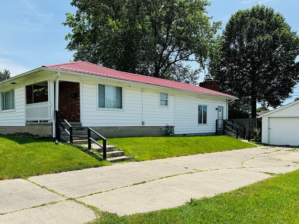 1st image of 221 S Park Dr