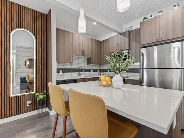4 W Sage Hill Ter NW #111, Calgary, AB T3R 0W4