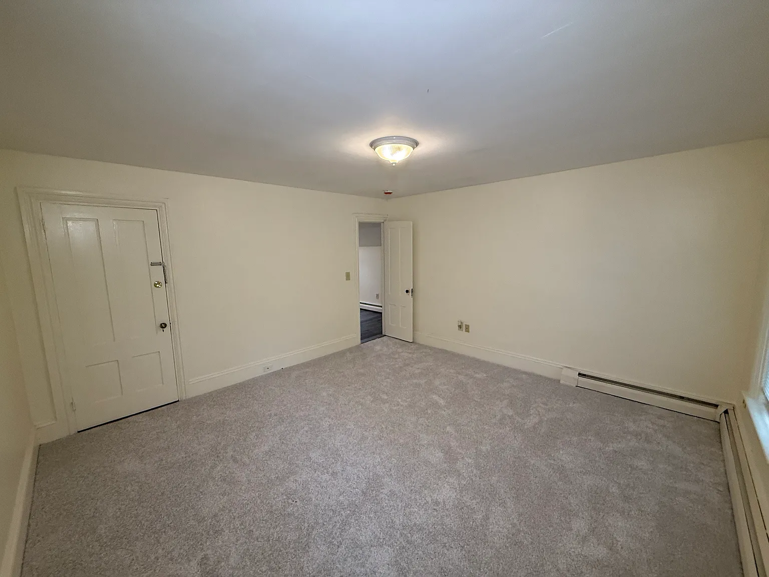 2 bed, 700 sqft, $2,100 — Photo 4