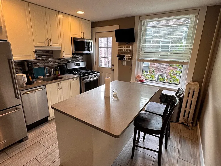 386 Riverway #6 — Photo 3