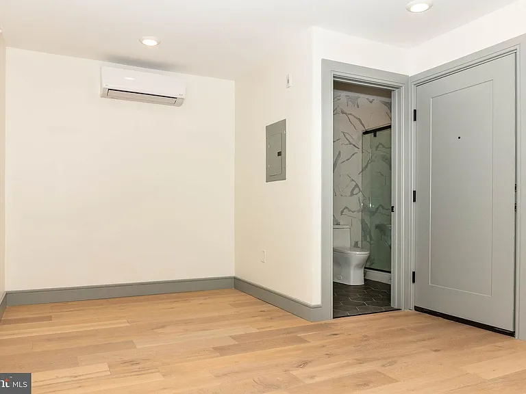 327 S 16th St #3R — Photo 4