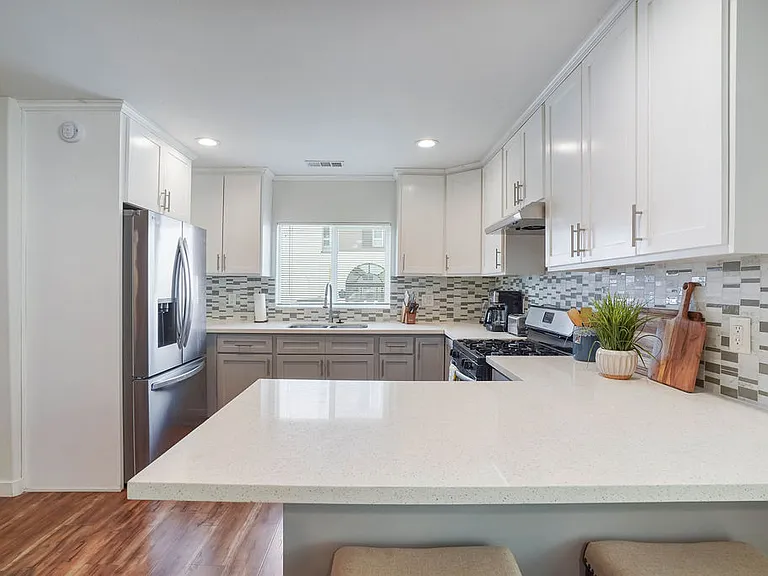 120 N Rowan Ave — Photo 27