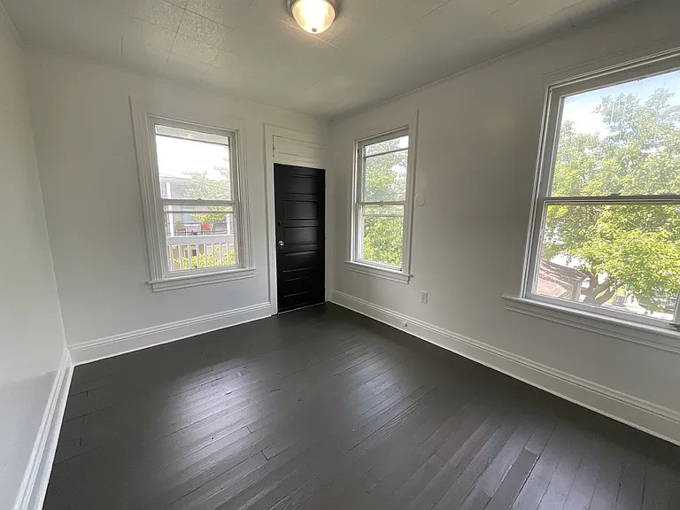 631 Wallace St — Photo 8