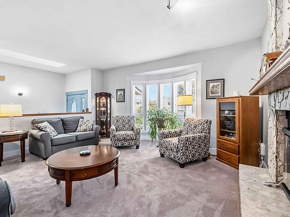 5th image of 22108 Kerry Cres