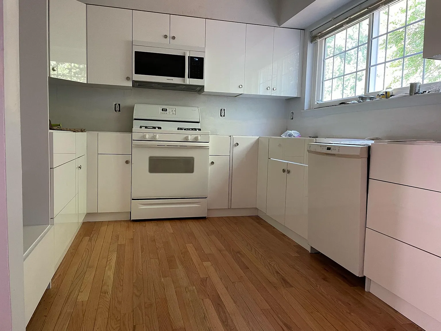 3 bed, 2.5 bath, 1844 sqft, $3,325 — Photo 3