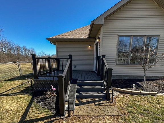 3rd image of 5605 N Vista Dr