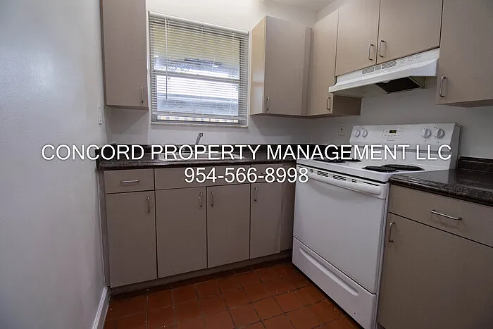 400 SW 8th Ave #8 — Photo 5