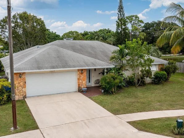 1207 Palama Way, Lantana, FL 33462