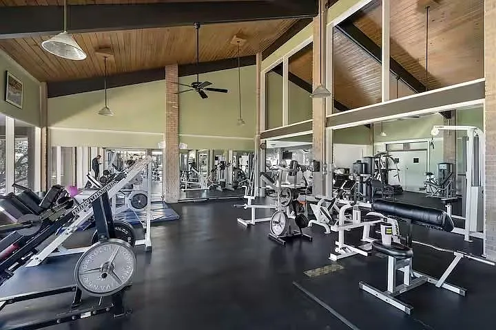585 Demarett Dr — Photo 21