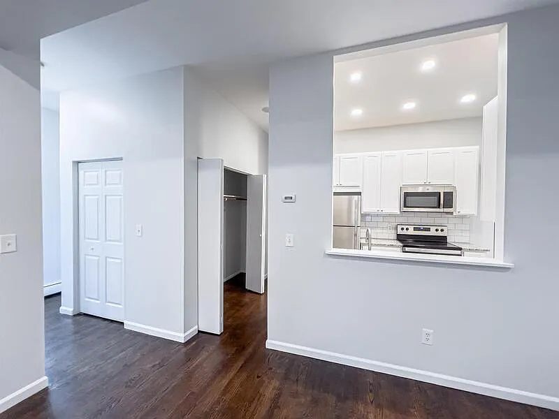 Studio, 1.0 bath, 700 sqft, $1,600 — Photo 4