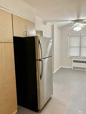 Rented by Halvatzis Realty | media 14