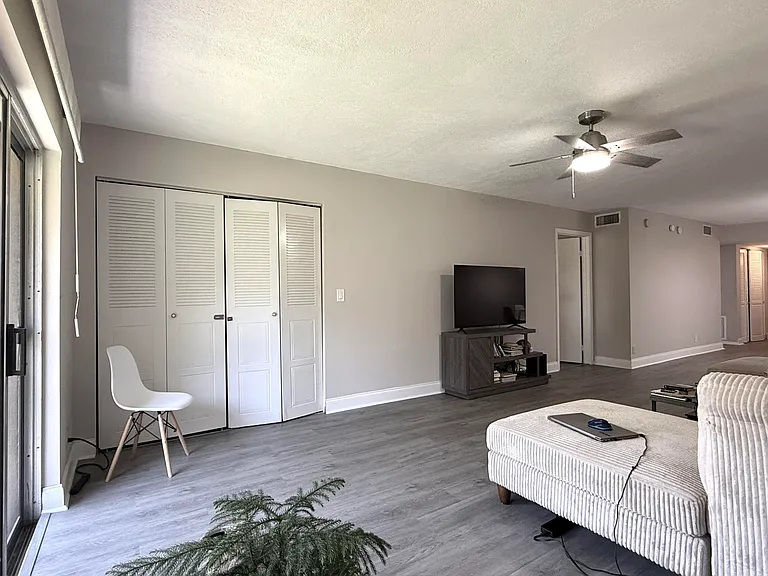 2925 SW 22nd Ave #203 — Photo 5