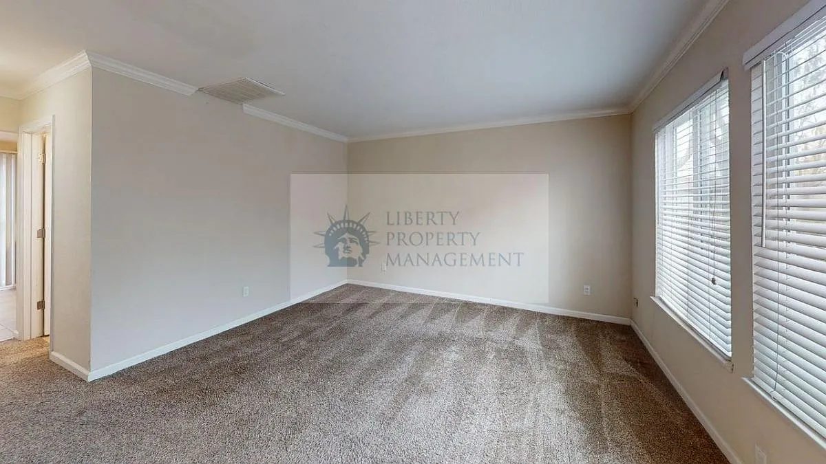2 bed, 1076 sqft, $1,850 — Photo 4