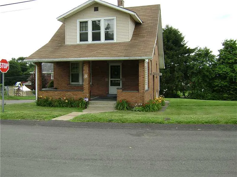 8 Sarah St photo 1